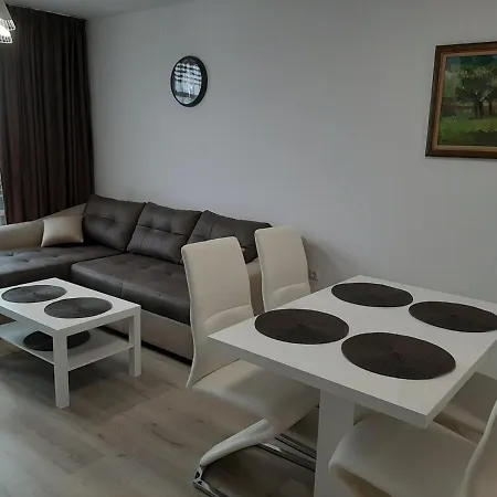Deluxe 3 *